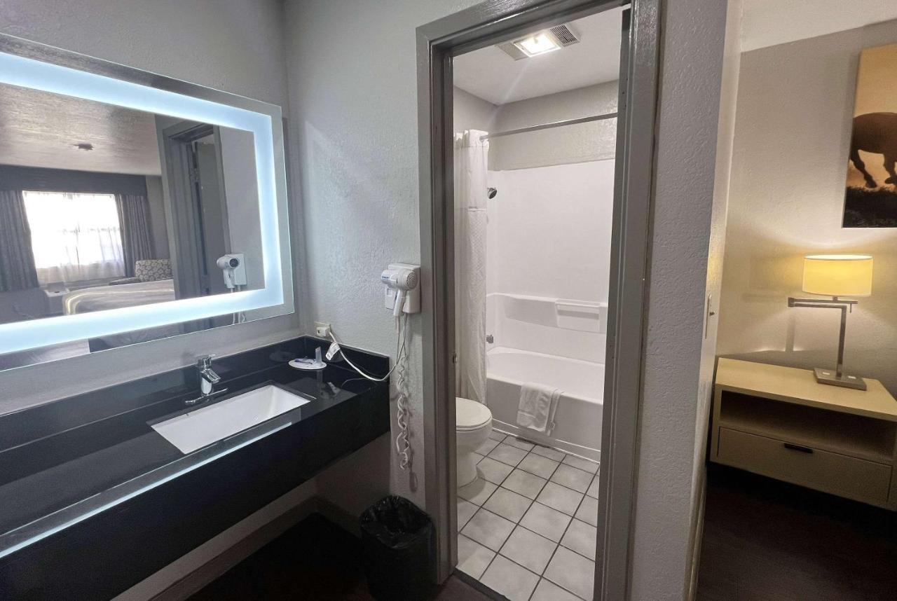 Days Inn & Suites By Wyndham - Canton First Monday Trade Days Ngoại thất bức ảnh
