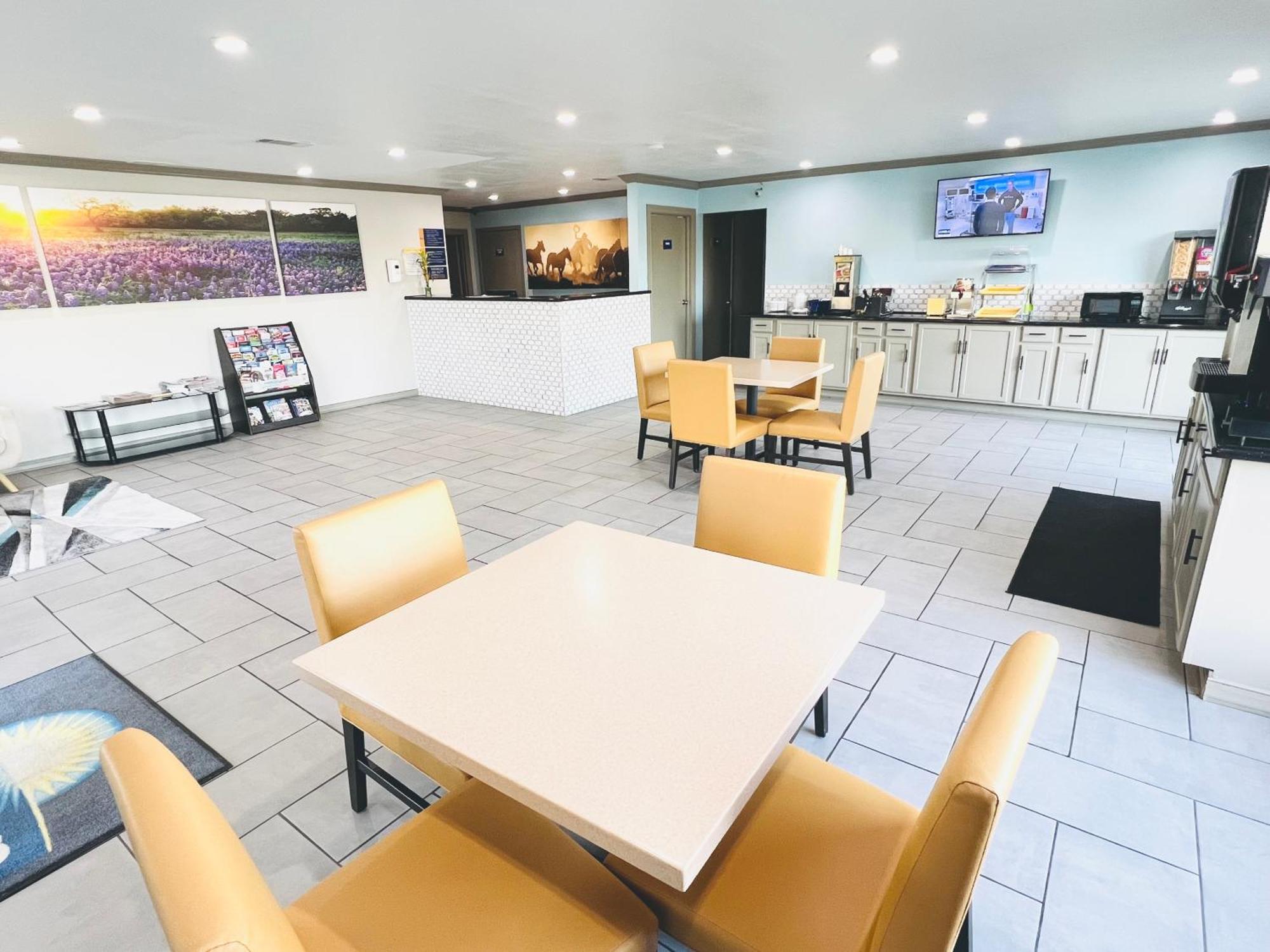 Days Inn & Suites By Wyndham - Canton First Monday Trade Days Ngoại thất bức ảnh
